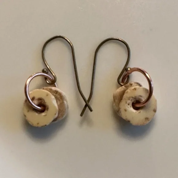 SOLD ARTISAN Ostrich Eggshell Heishi Bead Copper Ring Bronze Earrings 1” - Picture 3 of 3